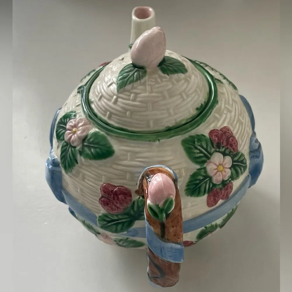 Unbranded vintage teapot